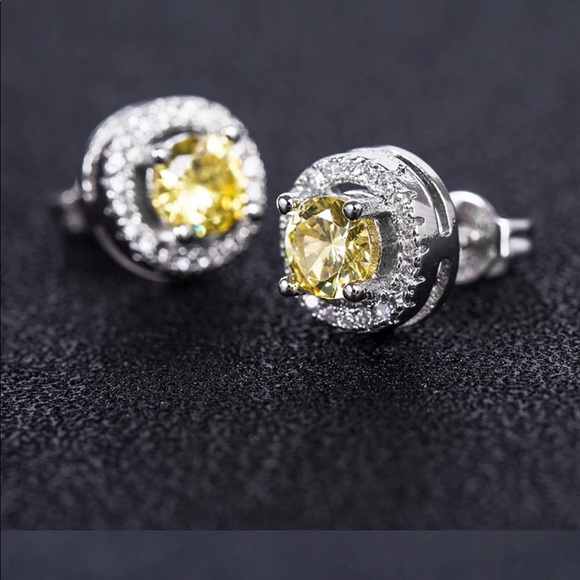 New Women’s Classic Round Cut Citrine Earrings - Picture 2 of 3